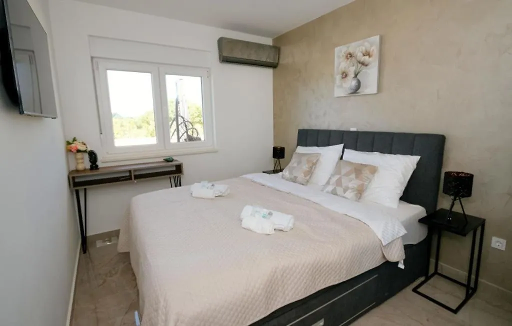 Beautiful Villa Paula With Jacuzzi In Pula