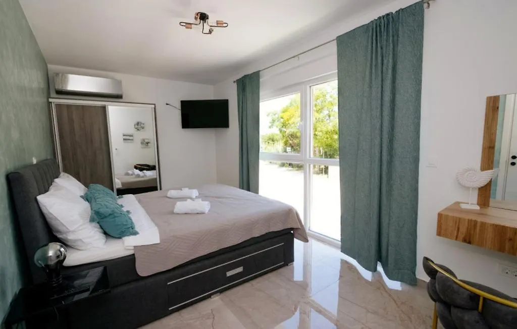 Beautiful Villa Paula With Jacuzzi In Pula Croatia
