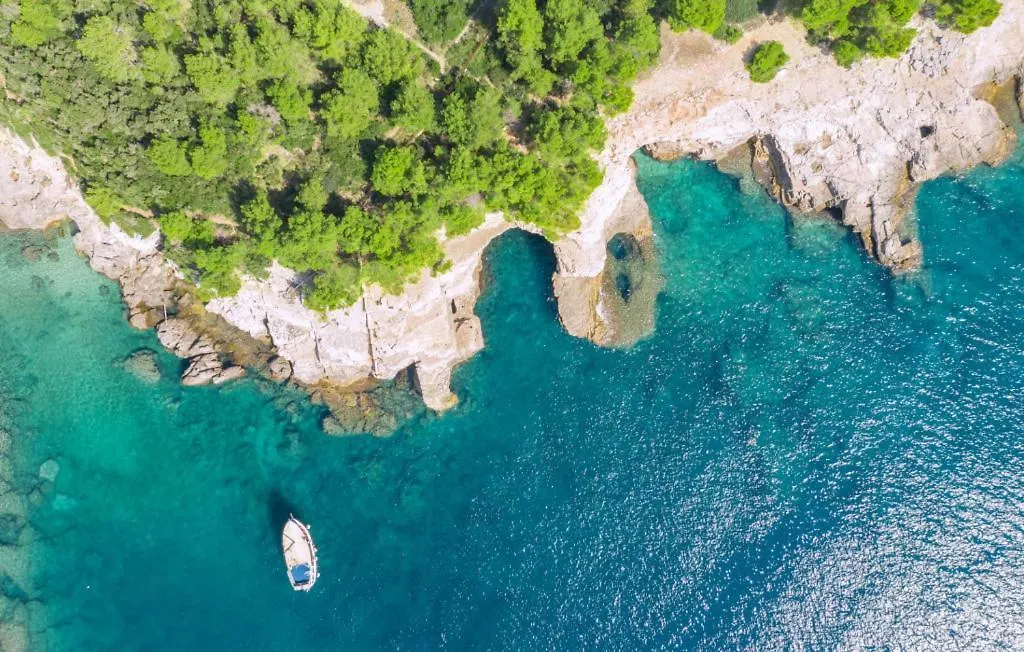 Beautiful Villa Paula With Jacuzzi In Pula Croatia